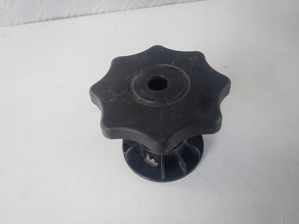 фото №1, Audi s8 d4 lift кронштейн кронштейн колеса запасного