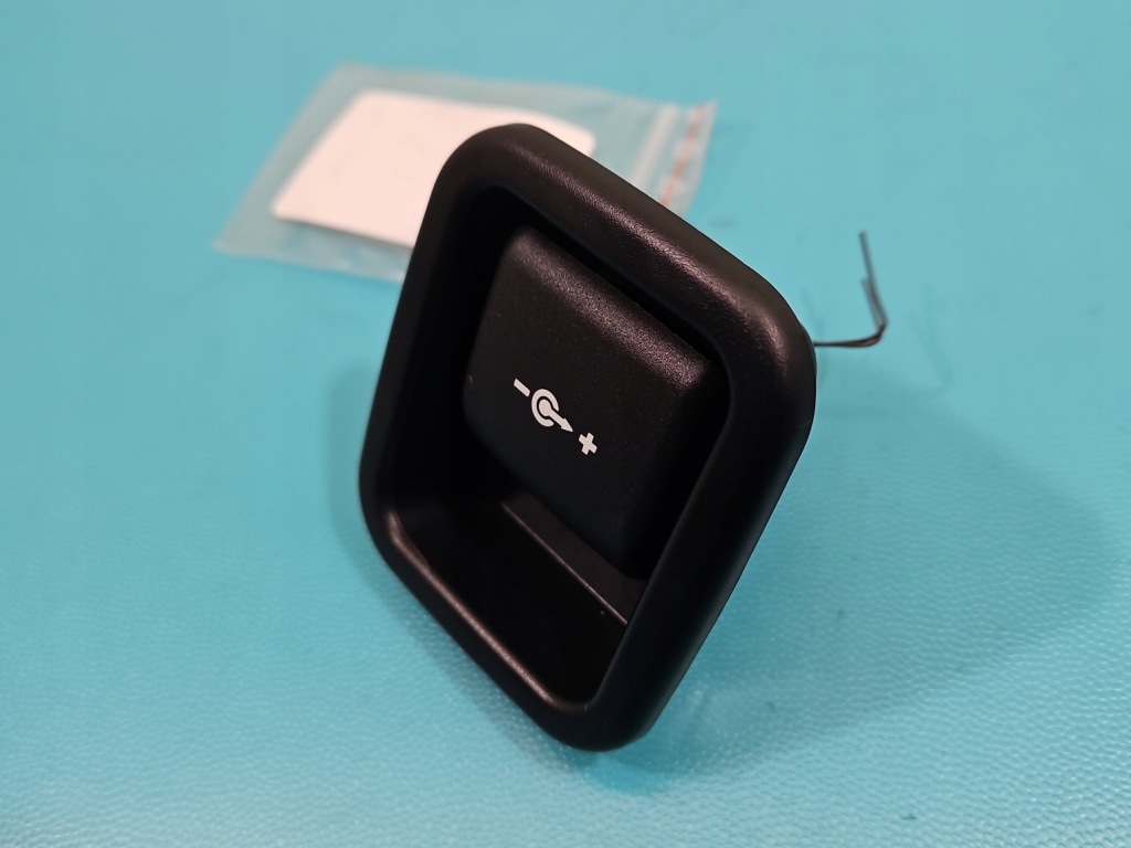 фото №1, Разъём прикуривателя bmw ix3 g08 7143111