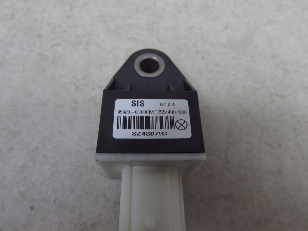 Hyundai i40 11-19 датчик удара ударный 95920-0u000 Недорого