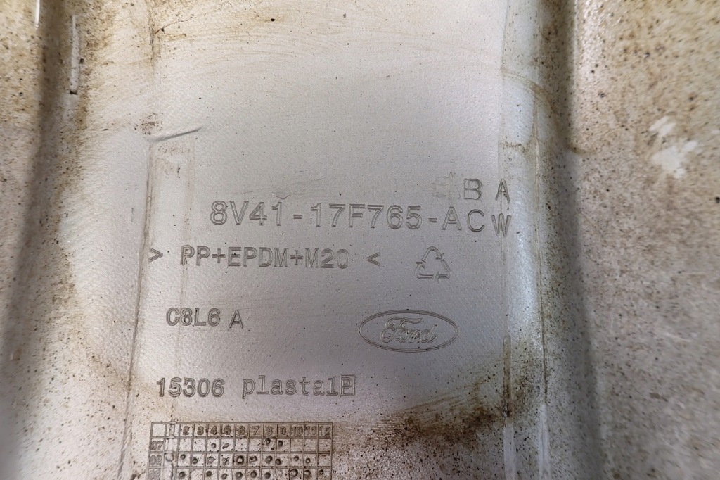 Ford kuga бампер задній задня 8v41-17f765-acw Зі Шроту