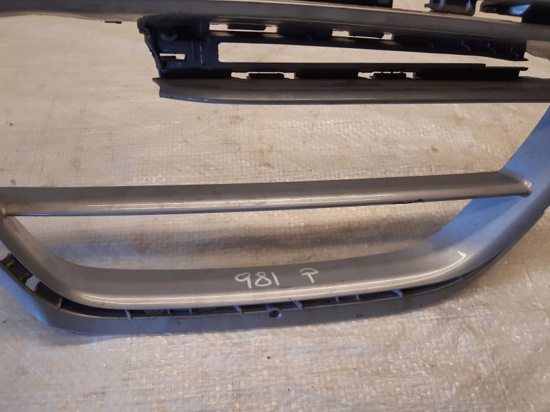 Porsche boxster 981 решітка бампера правий в Україні