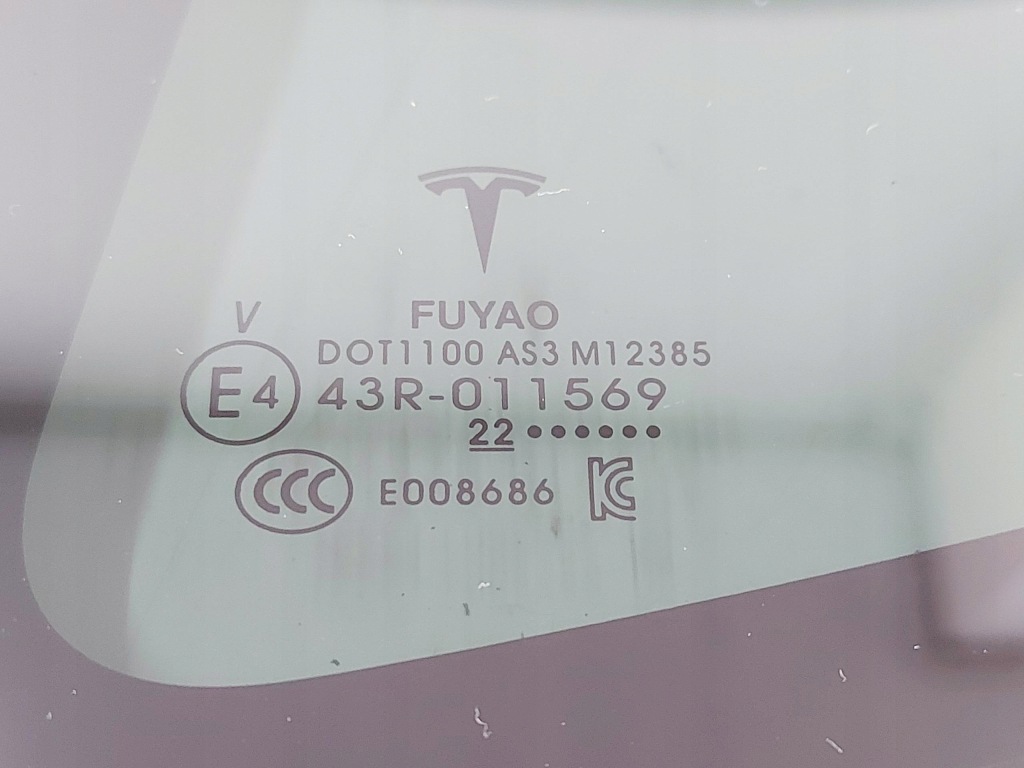 Tesla y 22r. стекло кузов левый задний  1600808-00-c с Разборки