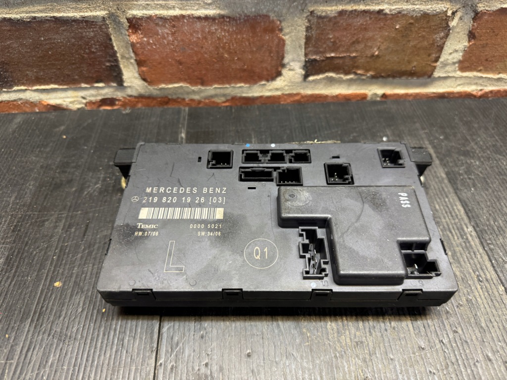 Купить Mercedes w219 модуль дверь 2198201926