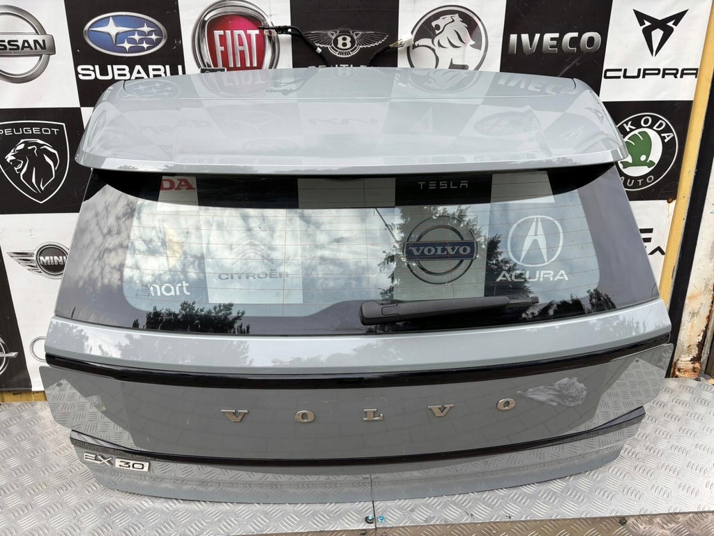 фото №1, Volvo ex30 крышка багажника багажника задняя комплектная 2024r.