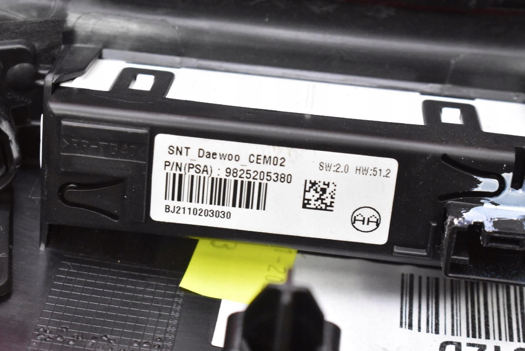 фото №10, Лампа освещение салона перед 9814757480 peugeot 2008 2 ii 19-21