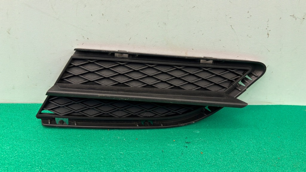 фото №1, Bmw 3 e90 e91 lift ліва решітка бампера заглушка 51117138417 k112/176y