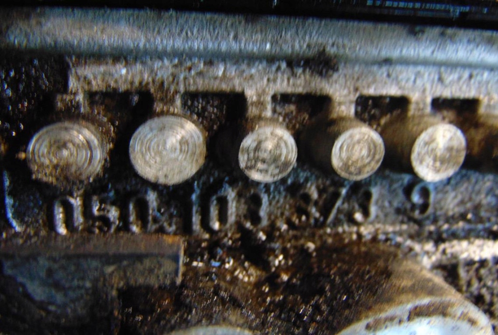 Купити Volkswagen passat b5 1.6 8v головка двигуна 050103373