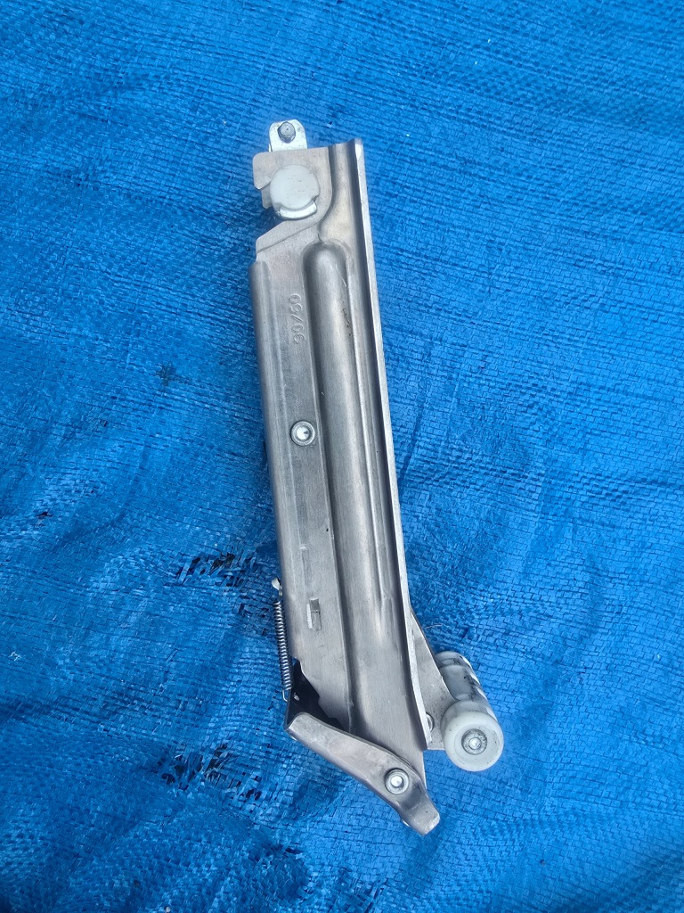 фото №1, Audi a6 c6 домкрат підйомник автомобільний 4f0011031