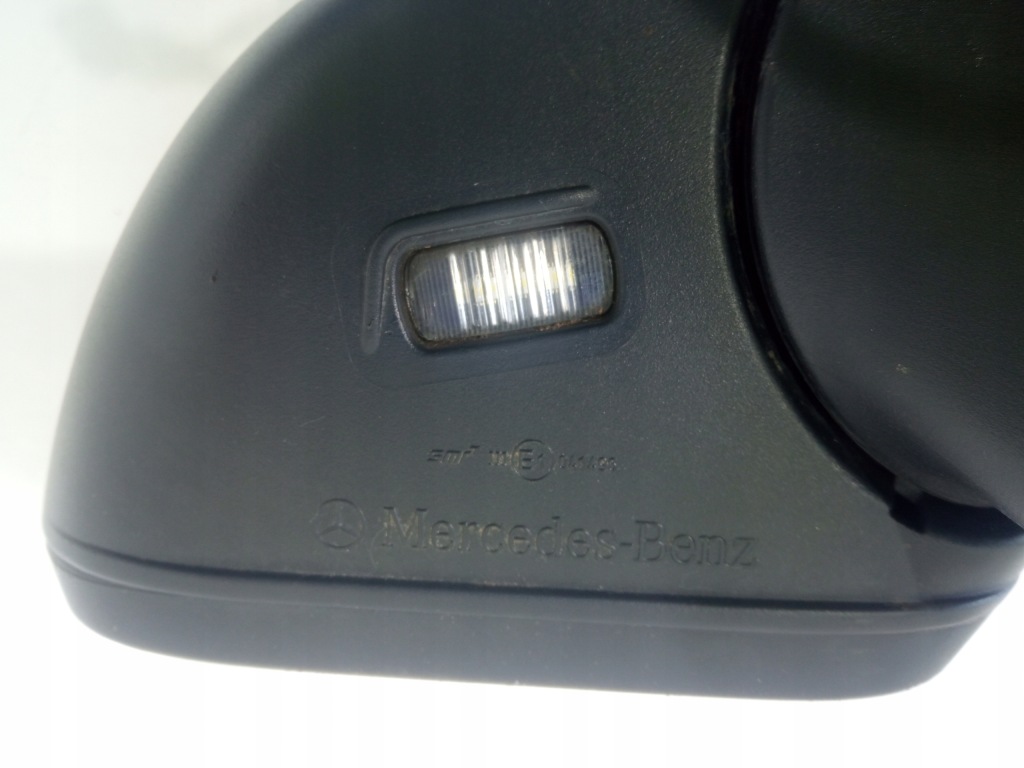 Зеркало правое mercedes cla w118 a1188106600 Киев