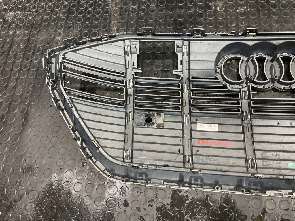 Купити Audi e-tron 4ke 18-22 решітка  решітка радіатора решітка середня бампера перед передня