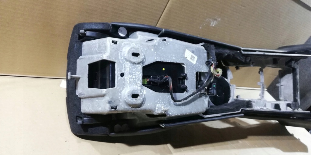 фото №10, Porsche panamera подлокотник туннель средний