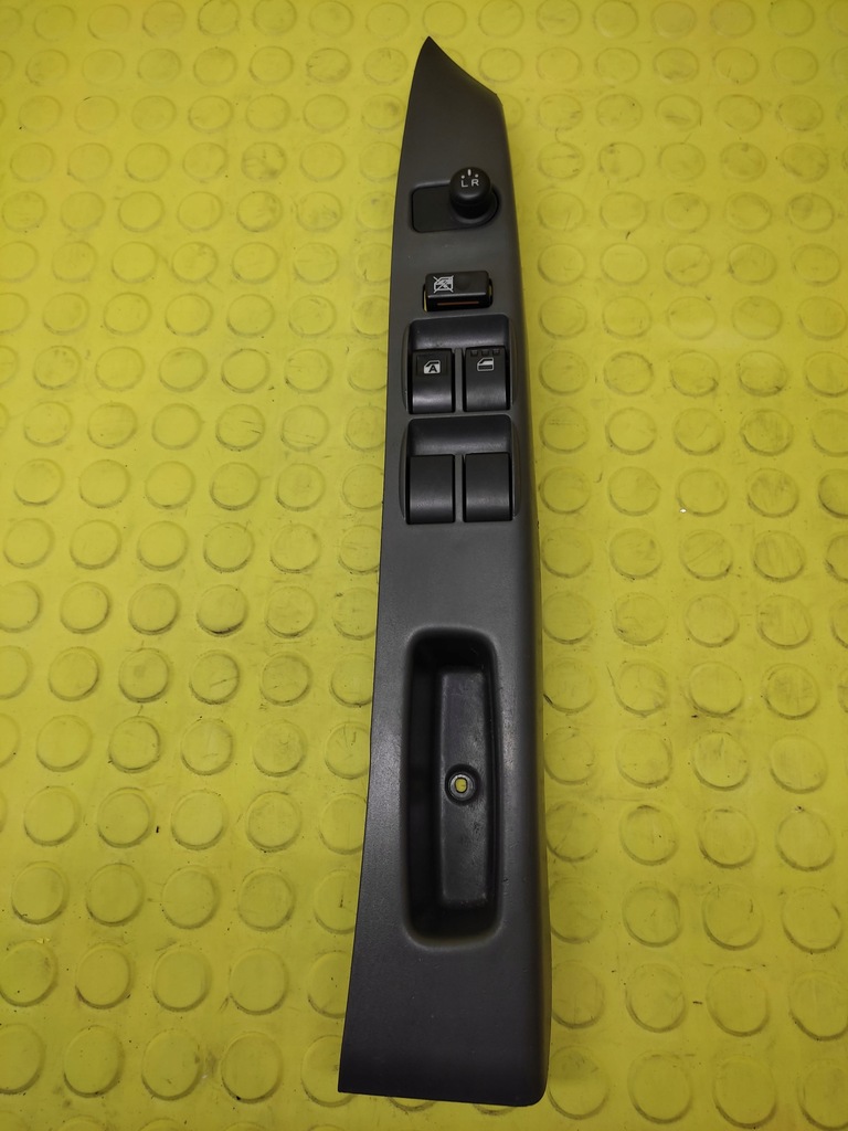 фото №1, Переключатель окон daihatsu cuore vii 84820b2320