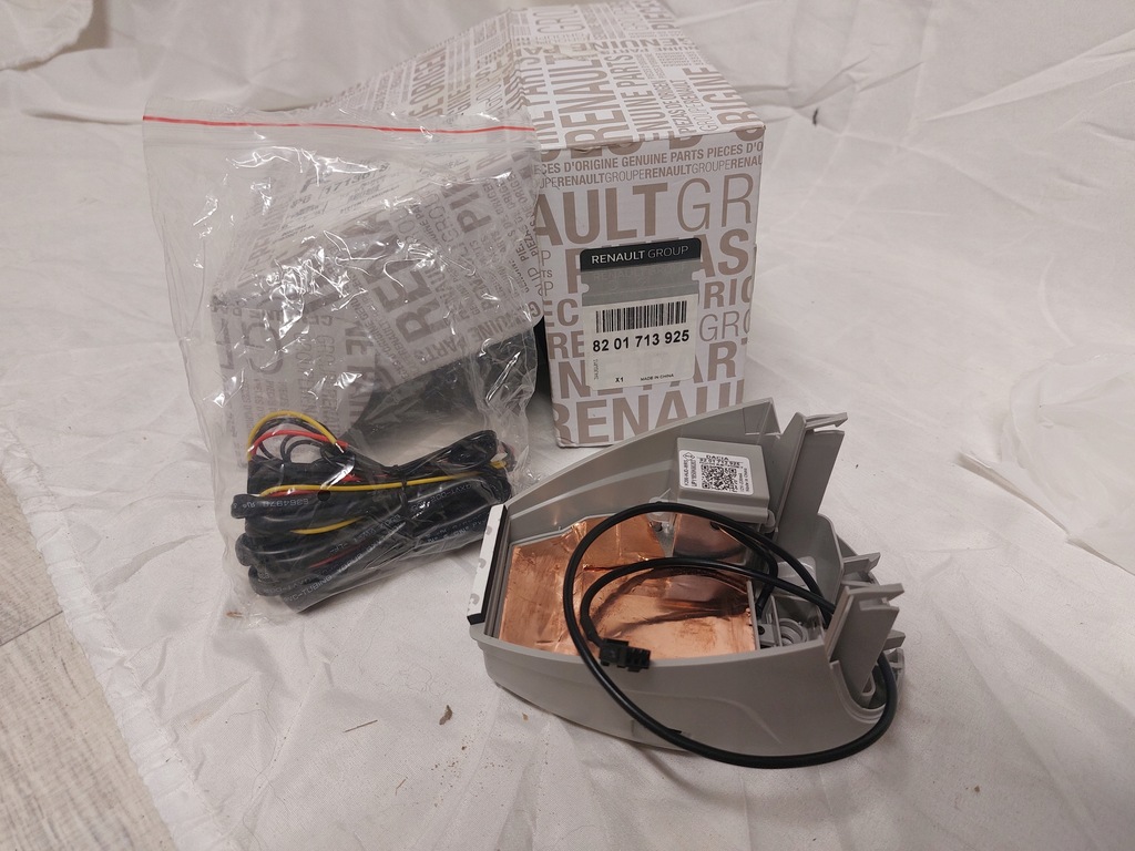 фото №1, Видеорегистратор 8201713925 dacia duster ii оригинал