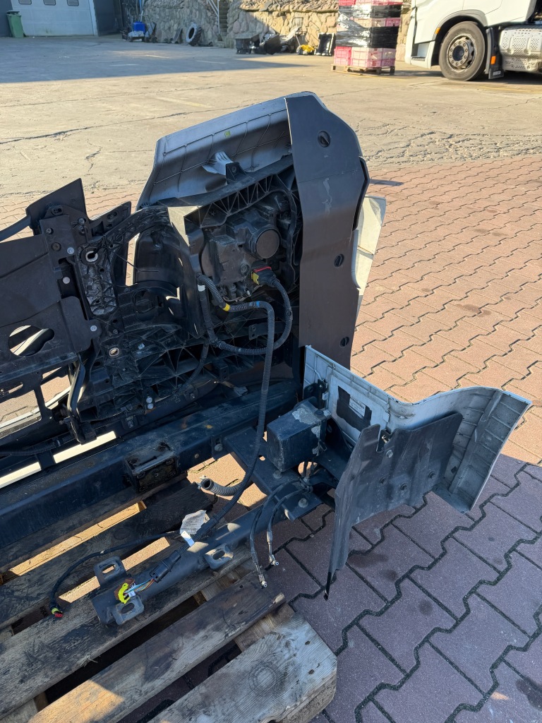 Бампер перед комплект балка подножка лампа iveco s-way Киев