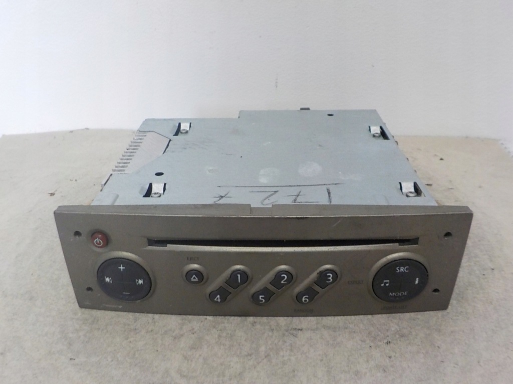 Купить Renault clio 3 радио заводской kod 8200394090