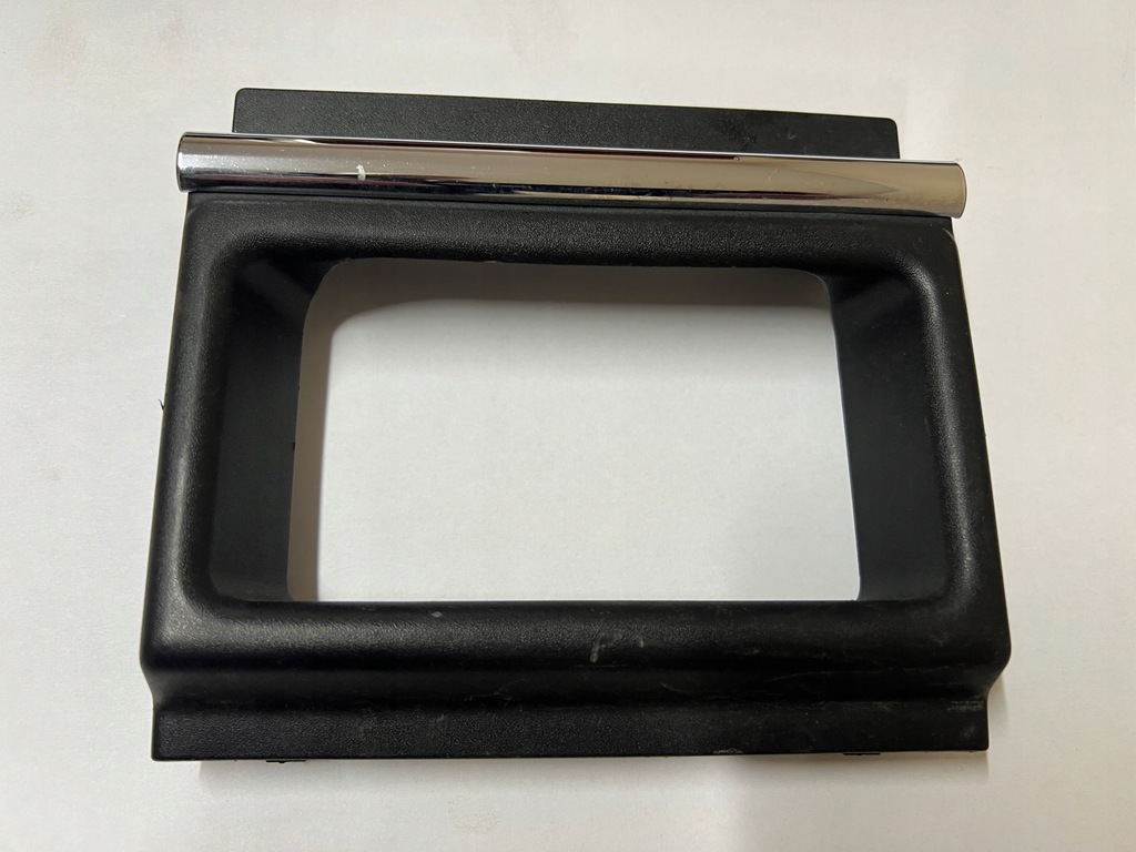 фото №1, Suzuki vitara lift 2018 - заглушка радара pod радар хром оригинал