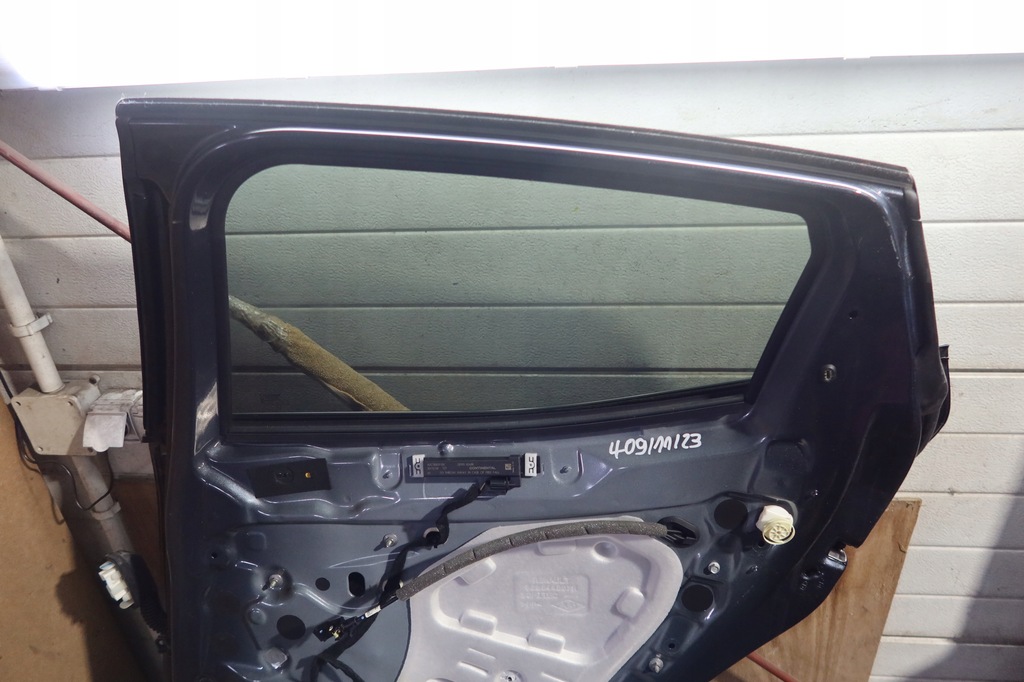 фото №12, Дверь правый задняя clio v лак tekpn вмятина