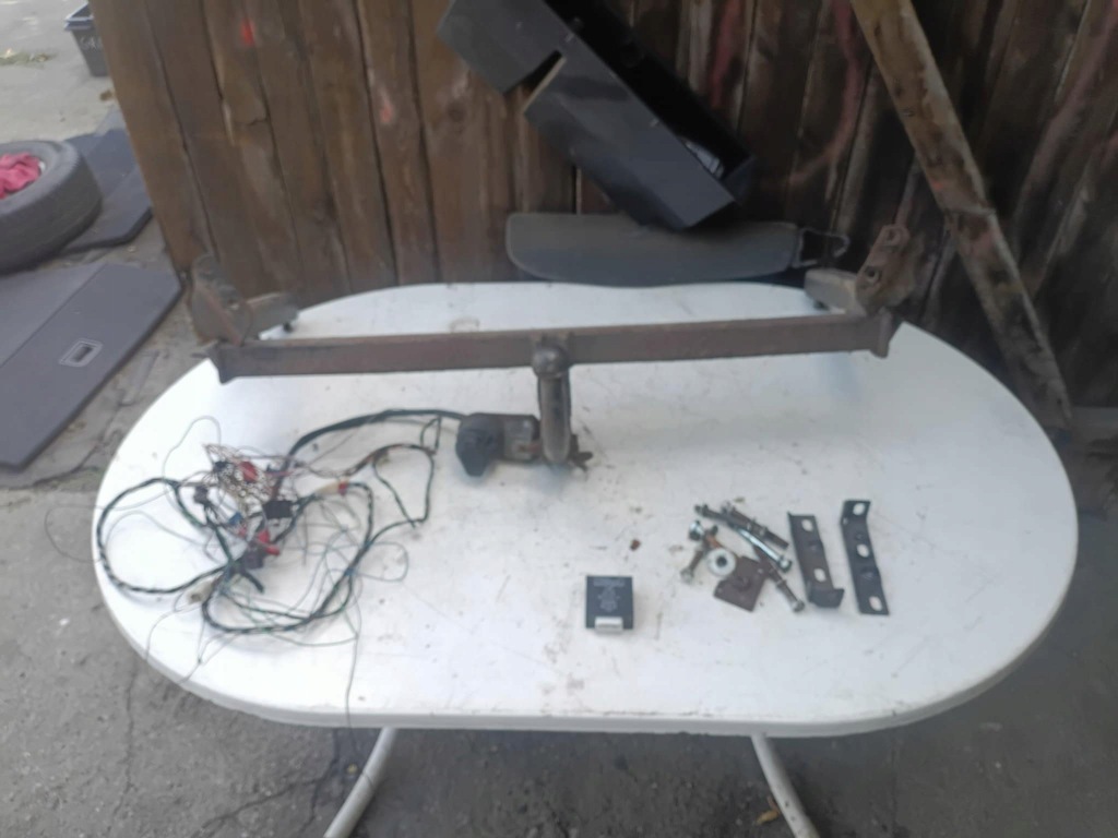 Фаркоп  буксирувальний audi 80 b4 Зі Шроту