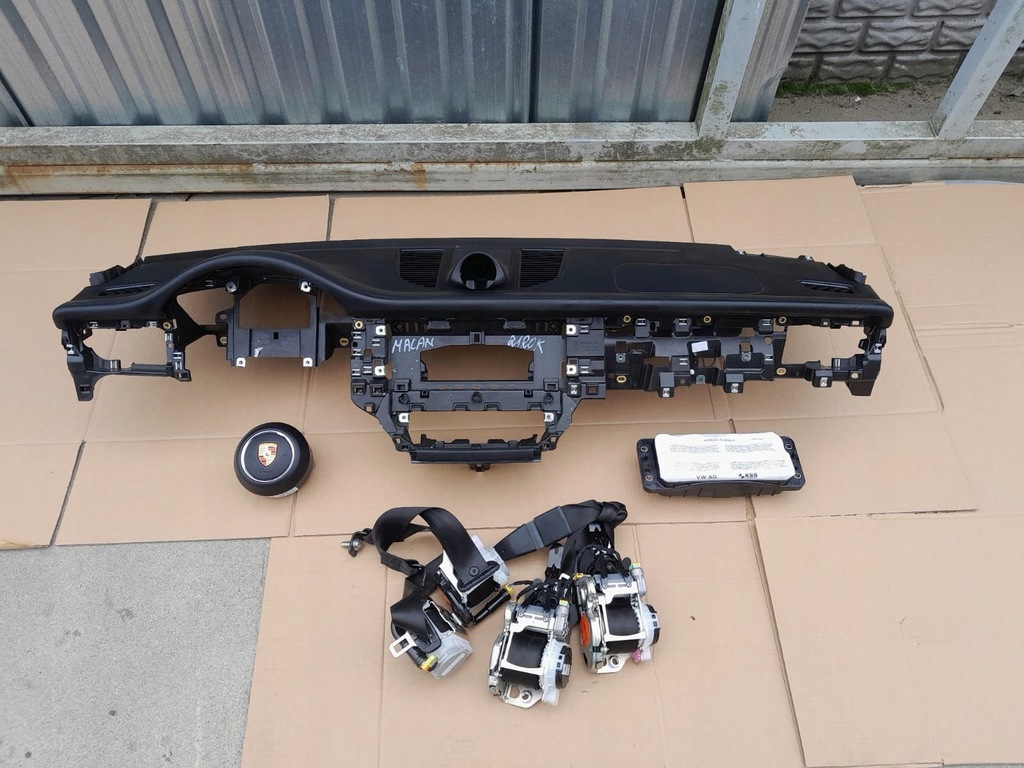 фото №1, Консоль панель приладів подушка безпеки ремені porsche macan drugi lift