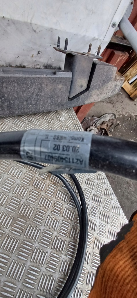 Mercedes w211 шланг плюсовой аккумулятор a2115409407 Киев