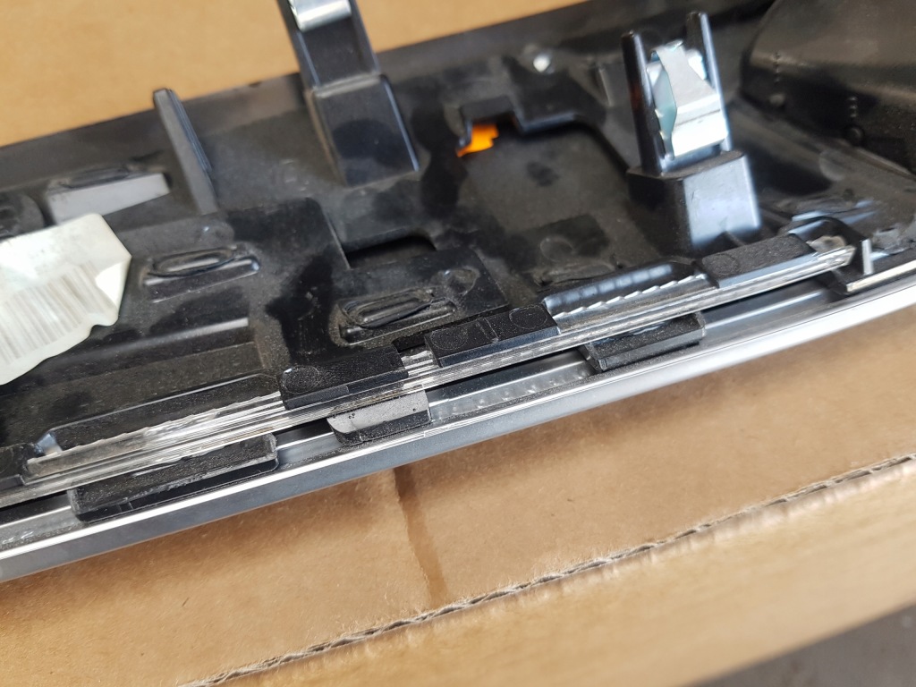 Bmw x1 f48 решітка обдув декоративна чорний блиск 9347747 Оригінал