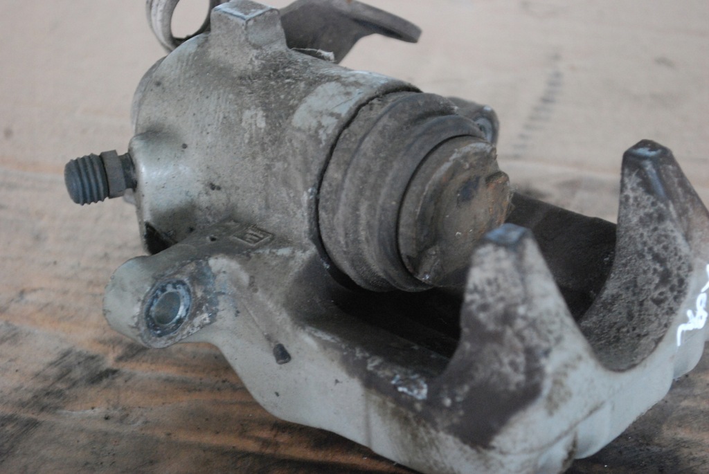 фото №4, Суппорт тормозной правый задняя audi tt 8n 1.8t