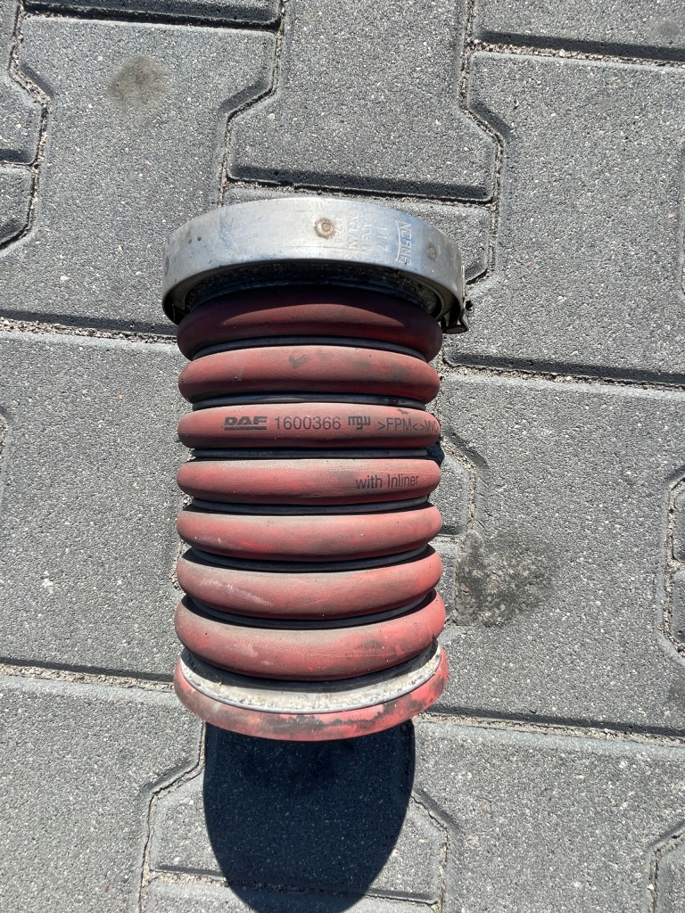 Купити Daf cf85 2006-2013 з'єднувач труба інтеркулер 1600366