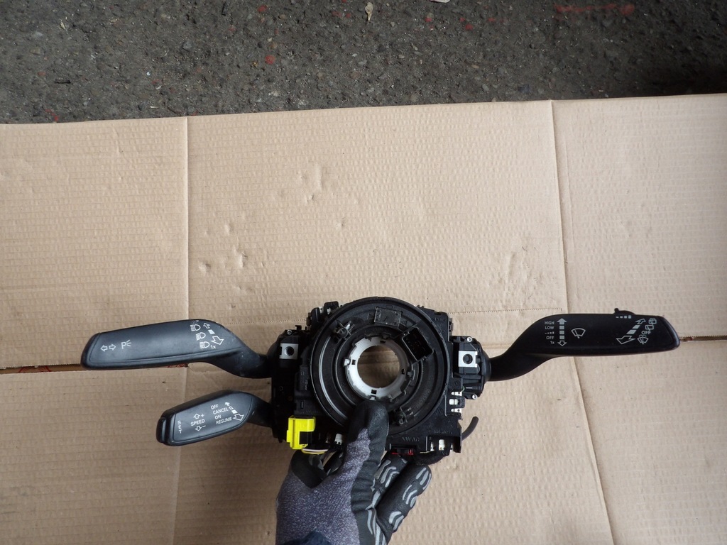 фото №1, Переключатель комбинированный 8v0953521bp