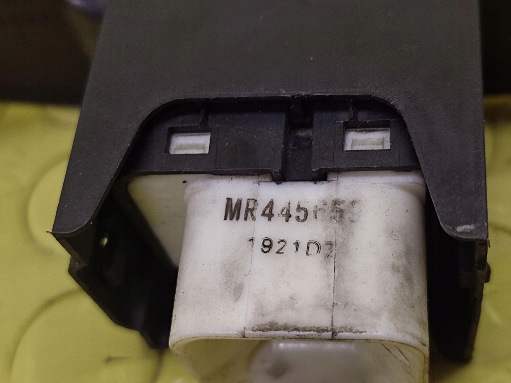 фото №7, Mitsubishi pajero 3 переключатель окон mr444892