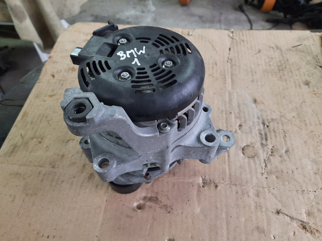 Bmw 1 f20 f21 рестайлинг  18r. генератор комплектный Недорого