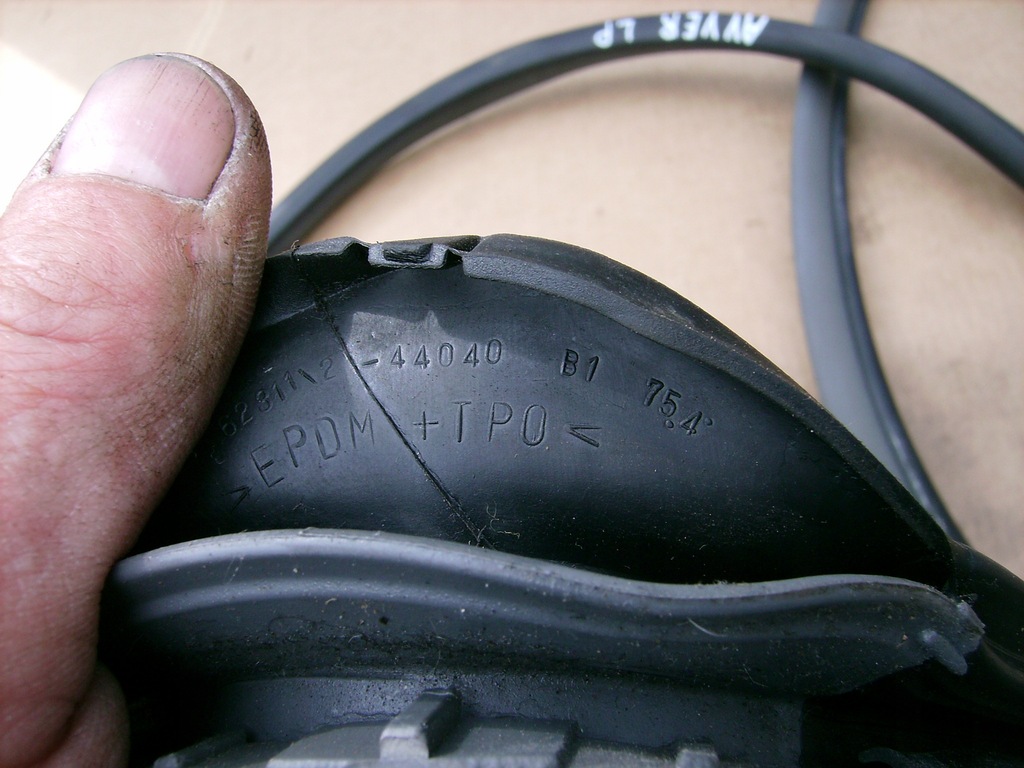 фото №9, Прокладка двері лівий перед europa toyota avensis verso 01-03r