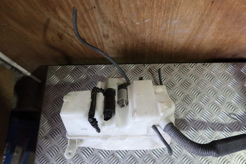 фото №9, Бачок омывателя bmw e65 7148064