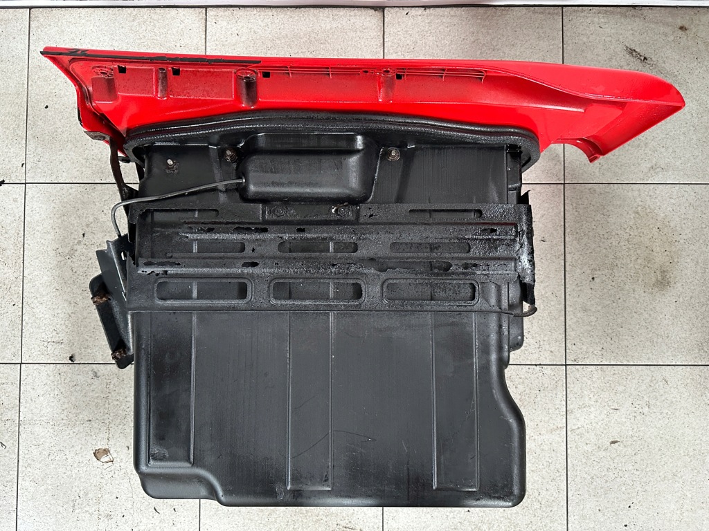 Бардачок салонный под кабина левый правый stralis hi-way 504008525 504183045 Цена