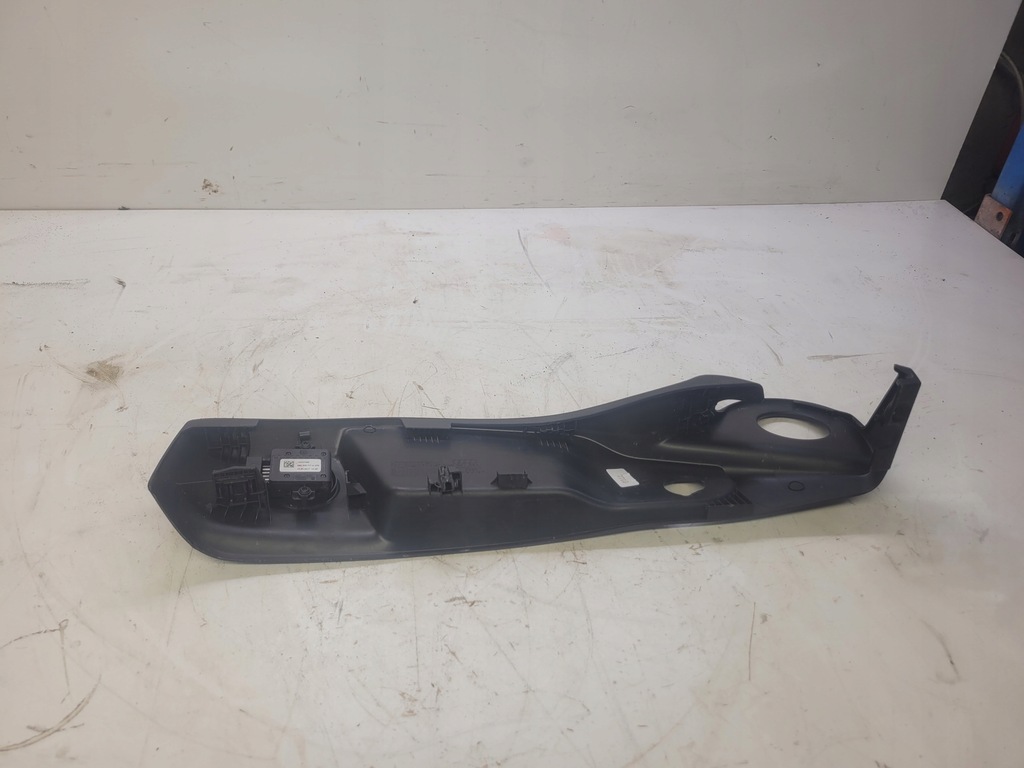 фото №5, Защита заглушка сиденье правая audi a4 b9 8w0881326n