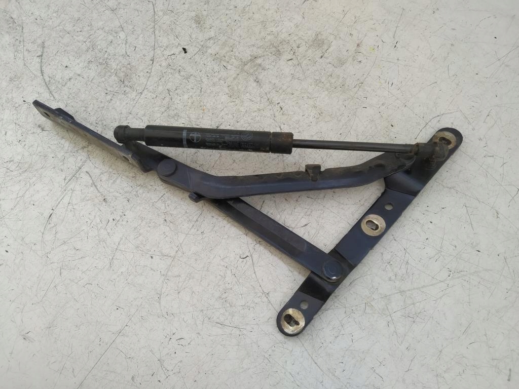 фото №4, Петля кришки багажника правий alfa romeo 166