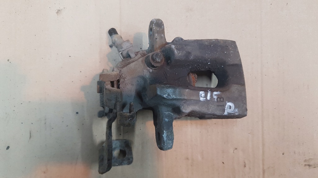 фото №1, Toyota corolla e15 07-12 суппорт правый задняя