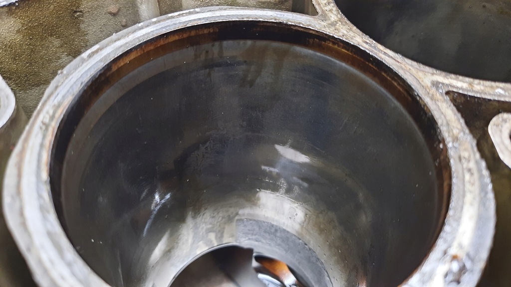 фото №5, Блок двигателя 030103019d vw polo 9n 1.2b 12v