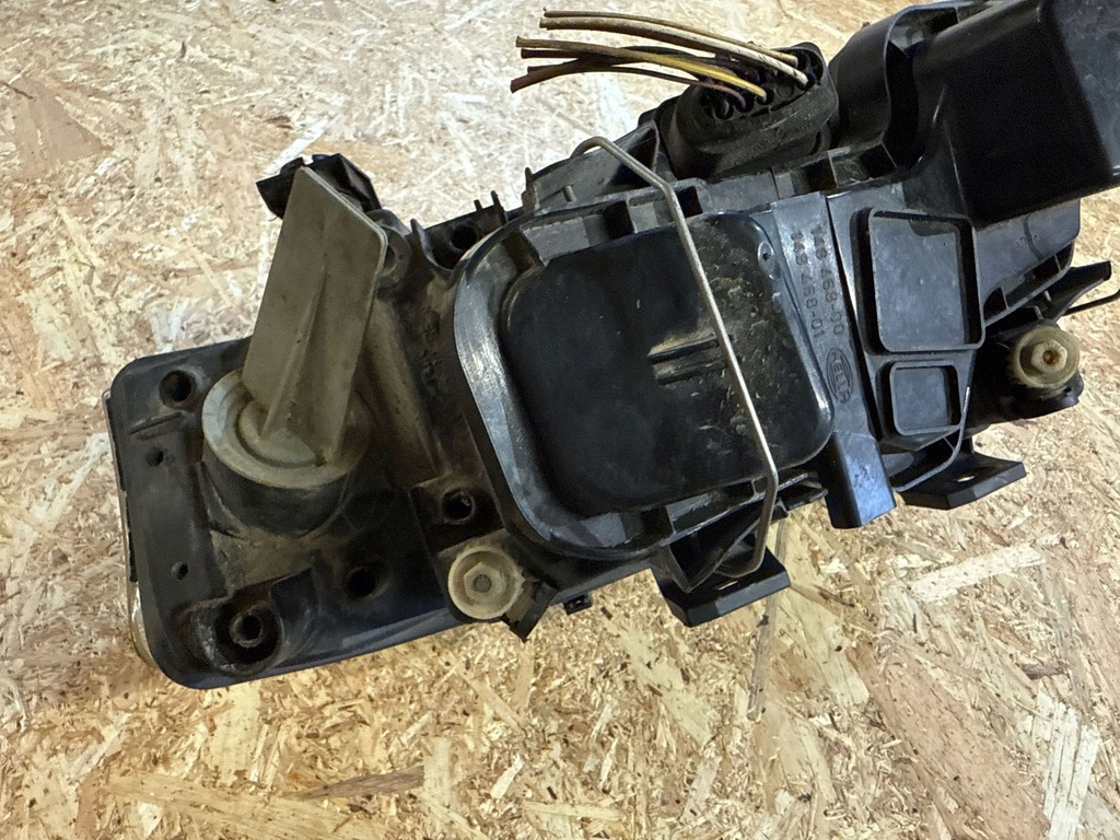 фото №16, Audi a6 s6 c5 4b 1998 перед сторона правая лампа передняя