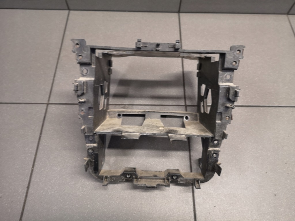 фото №1, Рамка консолі радіо vw golf v 1k0858089