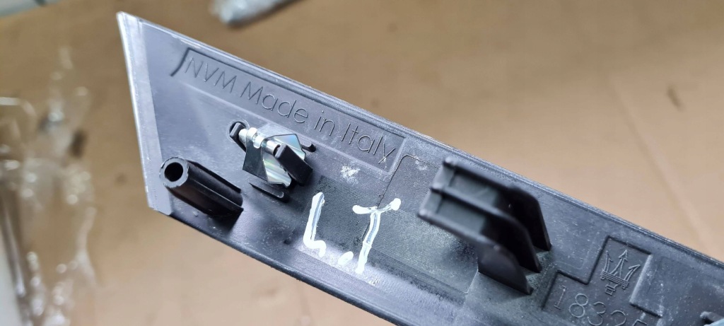 Maserati quattroporte vi молдинг декоративная  дверь левая левый задний  670015139 в Украине