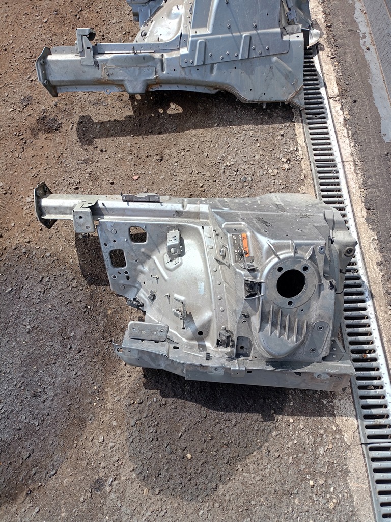 фото №2, Лонжерон четверть maserati levante левая