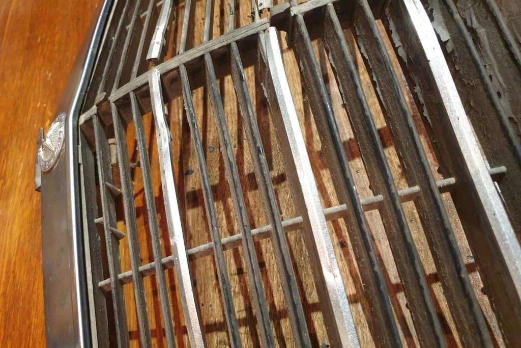 фото №15, Решётка радиатора mercedes-benz sedan w123 1238880023 1975