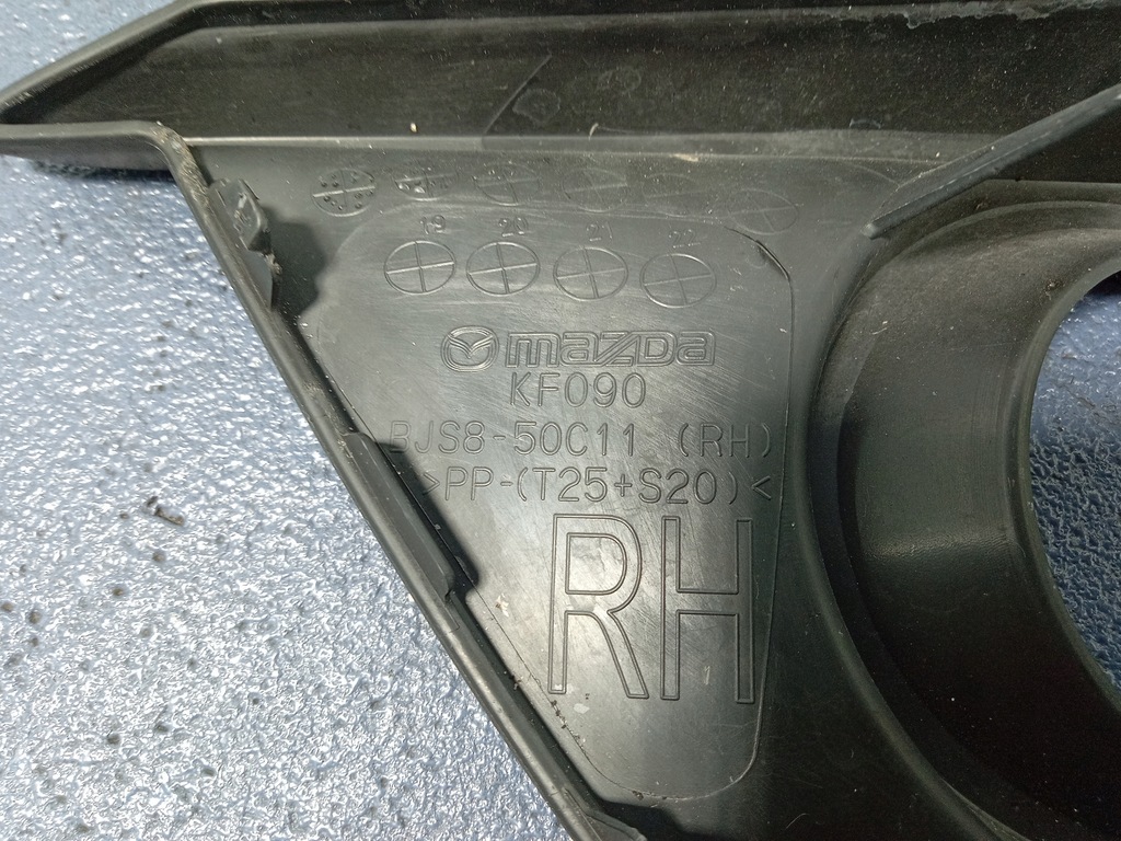 фото №10, Mazda 3 bm решётка бампера перед правая bjs8-50c11
