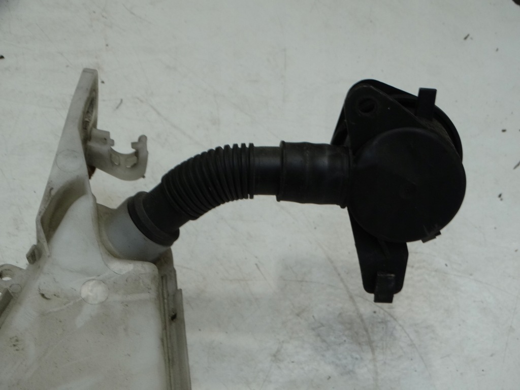 Бачок омывателя bmw 1 f20 2013r. 7241673-09 Недорого