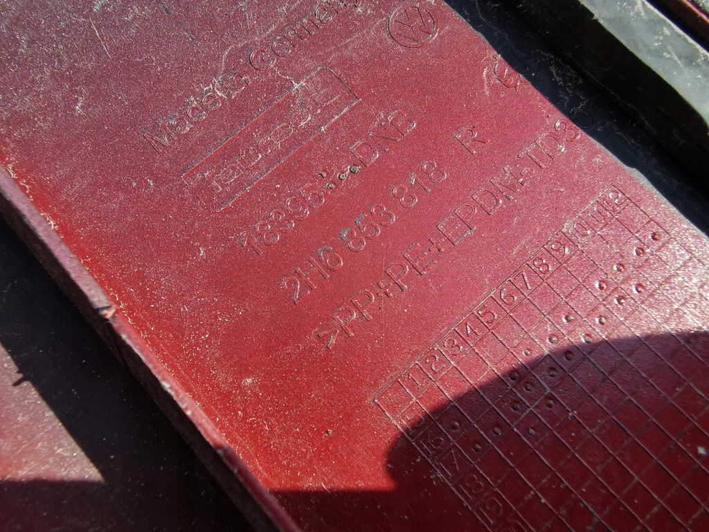 фото №14, Молдинг na крыло правая задняя задняя vw amarok 2h6 2h6853818r