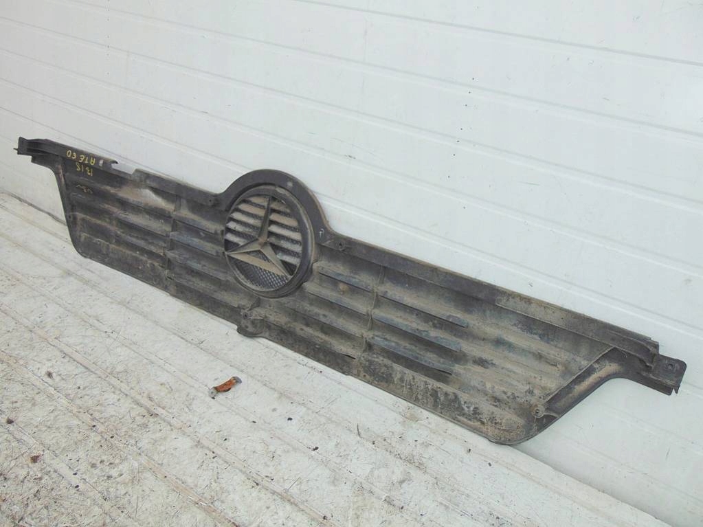 фото №8, Mercedes atego 1318 2003r решётка радиатора решётка радиатора