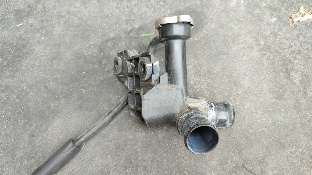 фото №4, Kia rio v 17- патрубок wody 1.4 mpi g4lc