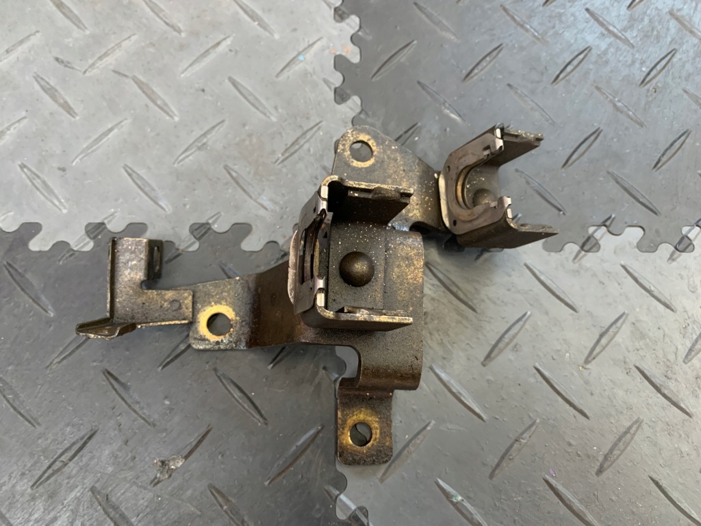 фото №1, Mitsubishi lancer evo 7 8 9 кронштейн тросів 6b