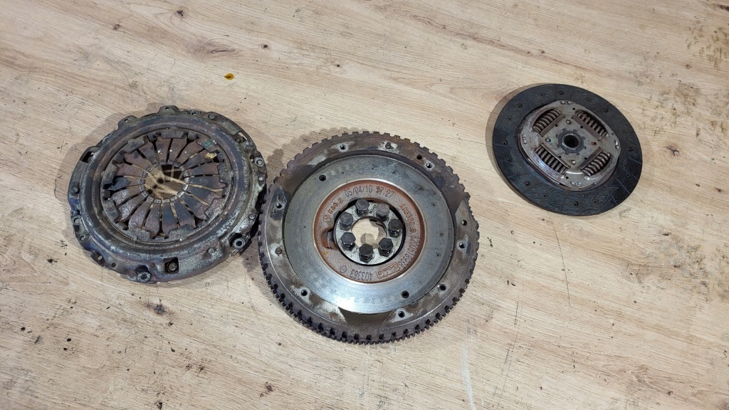 фото №1, Колесо маховик диск прижим сцепление комплект clio iii 3 hb 3d lift 1,5 dci