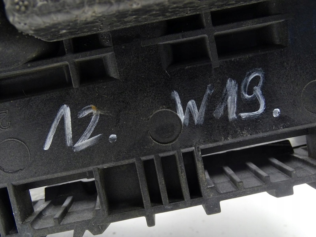 фото №13, Основание корпус аккумулятор 1k0915333h vw tiguan 5n golf vi a3 8p